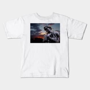 Soldier statue War memorial and sunset Kids T-Shirt